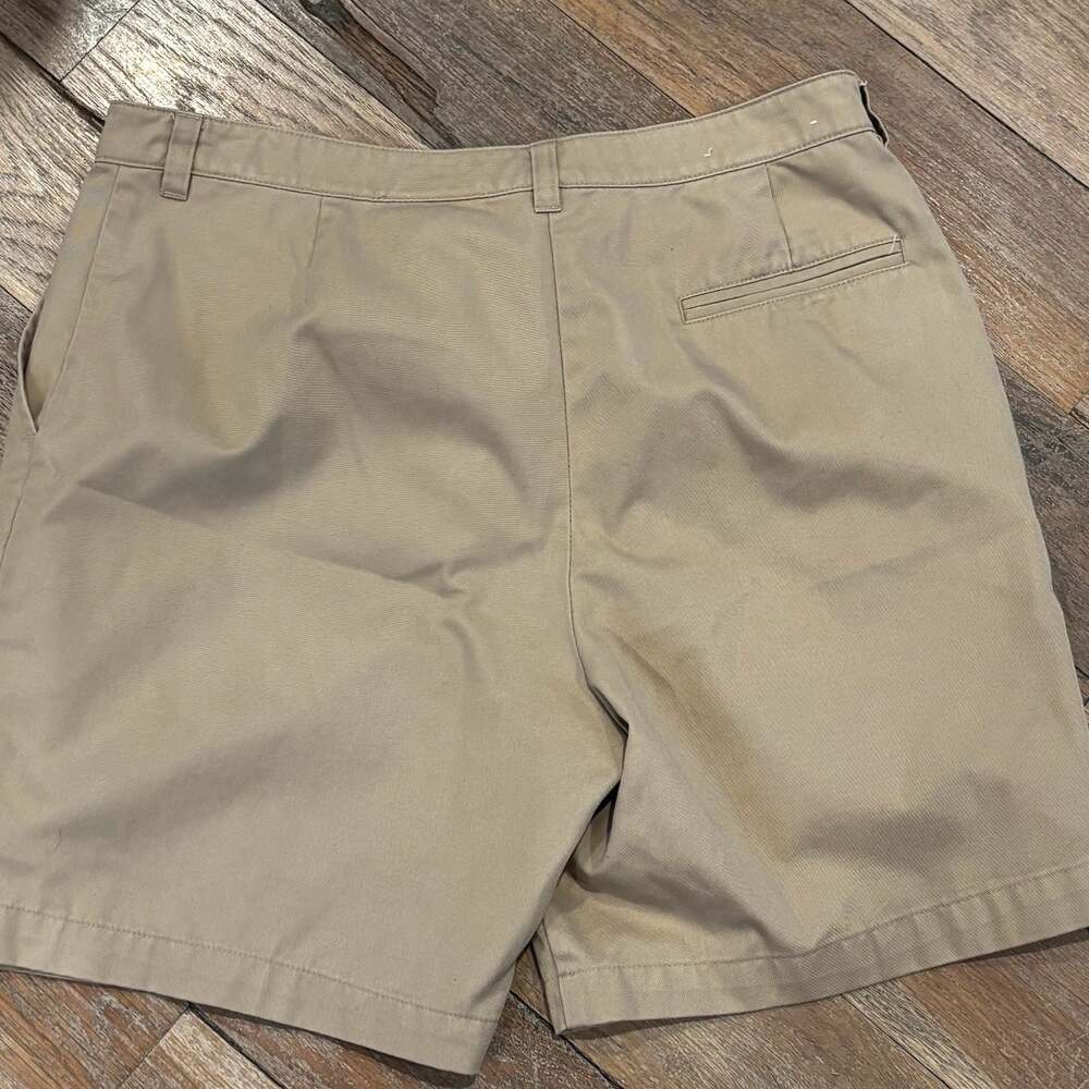 Doc & Amelia Women's Khaki Chino Shorts Size 10